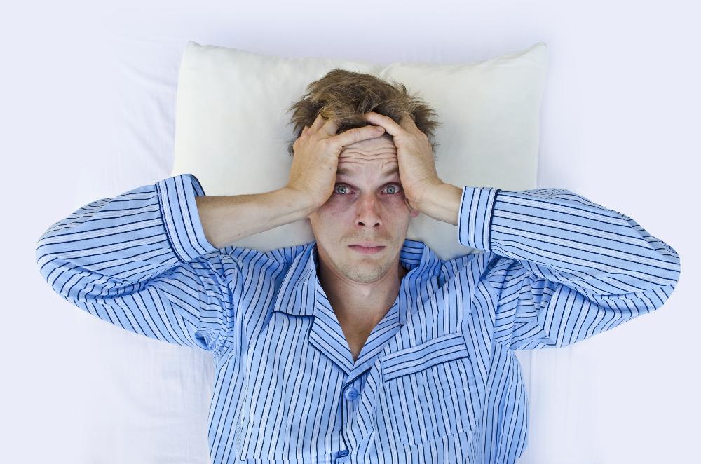 man not able to sleep laying in bed | airway dentist chicagoairway 